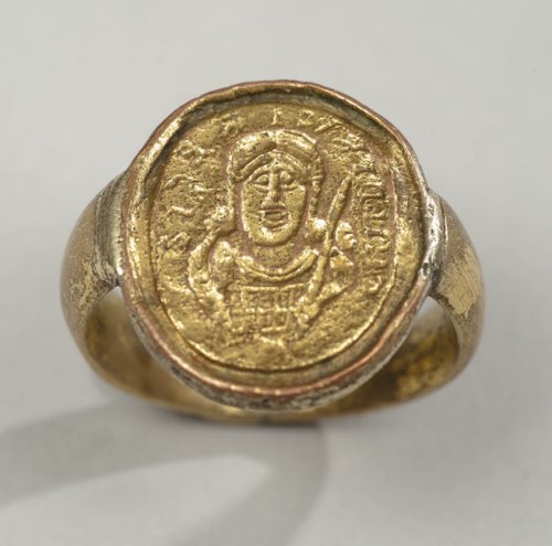 Reproduction de l'anneau sigillaire de Childéric découvert en 1653