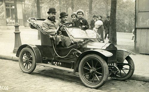 Automobile à Paris en 1910