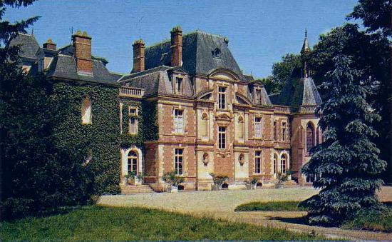 Façade principale du château de Lagny-le-Sec (Oise)