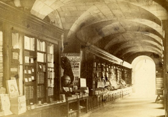 La librairie Marpon et Flammarion sous les arcades de l'Odéon vers 1886