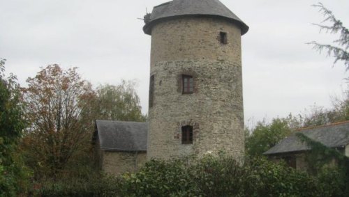 Le moulin, de type angevin, a perdu ses ailes en août 2013