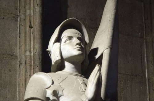 La statue de Jeanne d'Arc par Charles Desvergnes à Notre-Dame de Paris