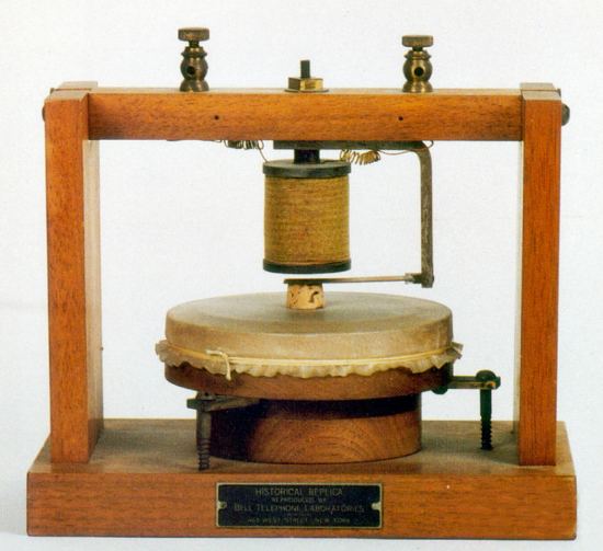 Réplique du téléphone présenté par Bell en 1876