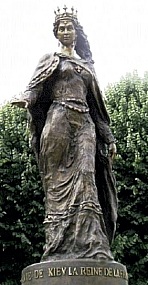 Statue d'Anne de Kiev à Senlis