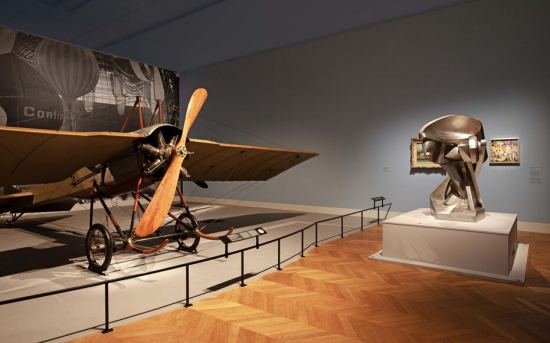 L'aéroplane de 1911 est une des pièces maîtresses de l'exposition