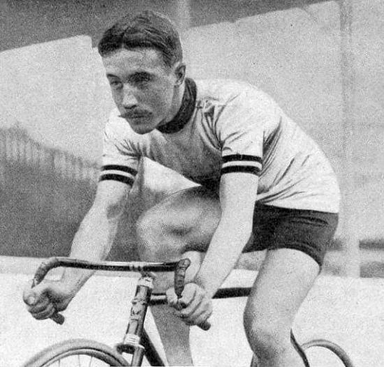Oscar Egg pour la deuxième fois recordman du monde de l'heure, le 21 août 1913 avec 43,525 km