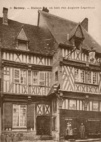 Maison en bois rue Auguste Lepr�vost, � Bernay