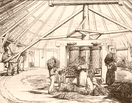 Moulin pour exprimer le jus des cannes, à la Martinique.