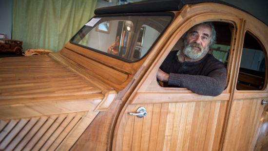 Je voulais faire un objet qui reste après moi. J'aimerais que cette voiture soit un jour exposée dans une galerie d'art, Michel Robillard