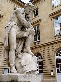 Statue de Champollion