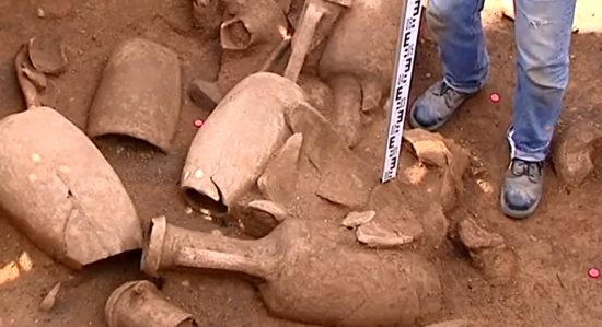 Découverte d'amphores sur le site archéologique de Châteaumeillant (Cher)