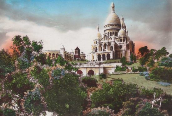 La basilique du Sacré-Coeur de Montmartre, dite du Vœu national, située au sommet de la butte Montmartre, à Paris
