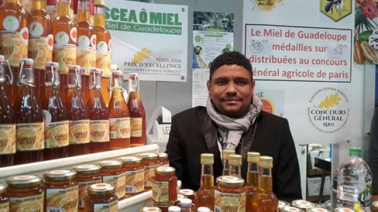 Benoît Foucan-Pérafide, meilleur apiculteur de France, au salon de l'Agriculture de Paris