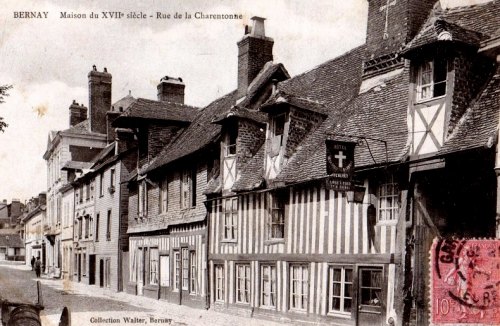 Vieilles maisons rue de la Charentonne, à Bernay