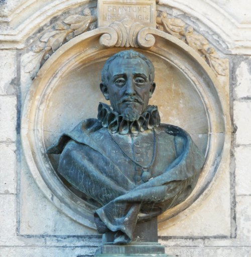 Buste de Pierre de Bourdeille (fontaine Médicis à Brantôme)