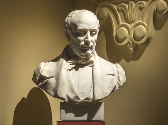 Buste de Gabriel Bibron exposé dans la Grande Galerie de l'Évolution, au sein du Muséum d'histoire naturelle de Paris