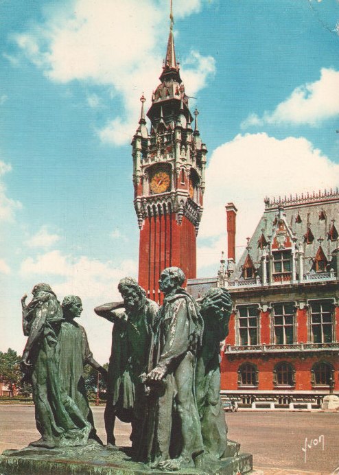 Le beffroi de l'Hôtel de Ville et le Groupe des Bourgeois de Calais