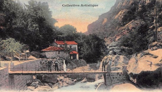 La Chapelle et la Croix Saint-Arnoux, lieu de pèlerinage La Chapelle et la Croix Saint-Arnoux, lieu de pèlerinage