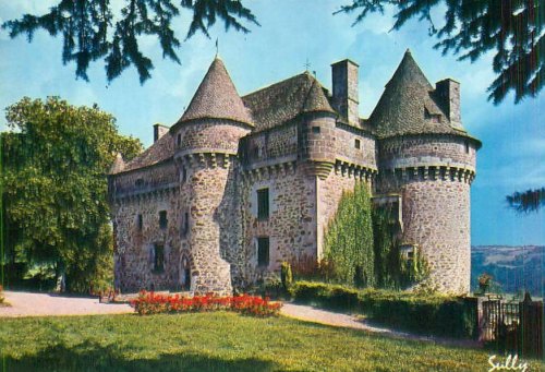 Le château d'Auzers (Cantal)
