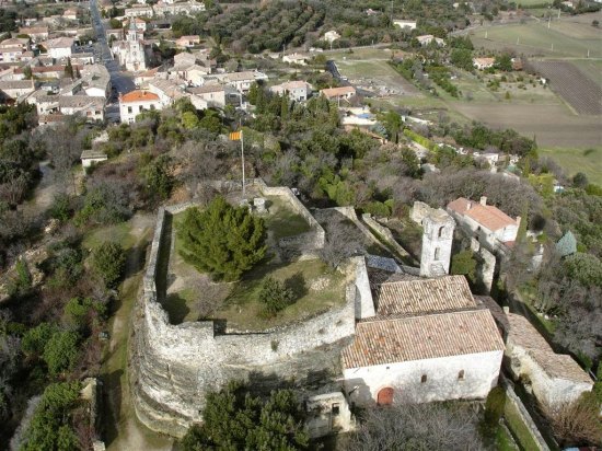 Ville et ruines du château de Montségur-sur-Lauzon