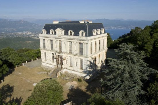 Château de la Punta (Corse) : édifié à l'aide des pierres de l'ancien ...