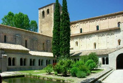 Cloître de l'abbaye de Gellone à Saint-Guilhem-le-Désert