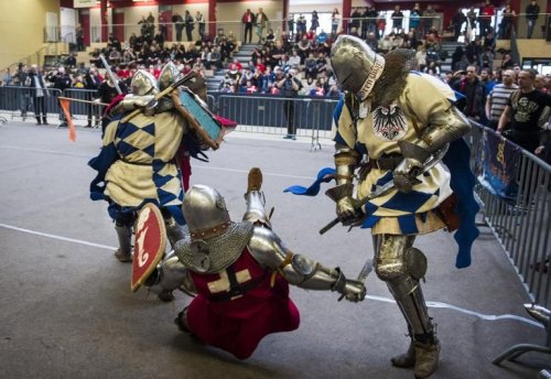Des chevaliers de l'équipe allemande et suisse se combattent le 31 janvier 2015 dans un tournoi médieval