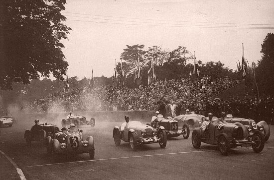 La Coupe des prisonniers : Grand Prix automobile organisé au bois de Boulogne le 9 septembre 1945