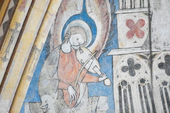 Les décors peints de la cathédrale de Poitiers présentent une finesse graphique Les décors peints de la cathédrale de Poitiers présentent une finesse graphique