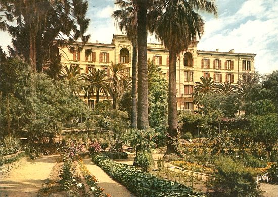 Le jardin du Grand Hôtel Continental à Ajaccio, offrant toute la flore de l'île