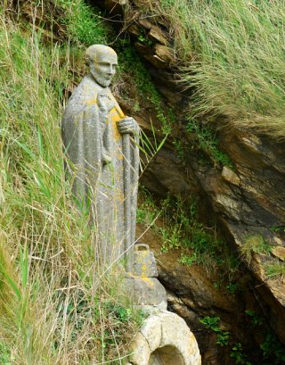 Statue de saint Gildas au pied du Grand Mont à Saint-Gildas-de-Rhuys