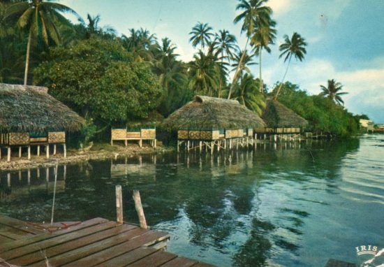 Ile de Tahaa. Village jungle de Tiva, à 230 km de Tahiti