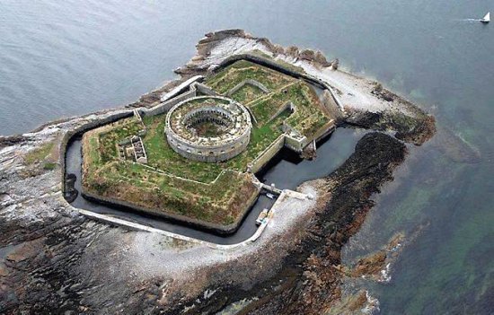Le fort sur l'île du Large Saint-Marcouf