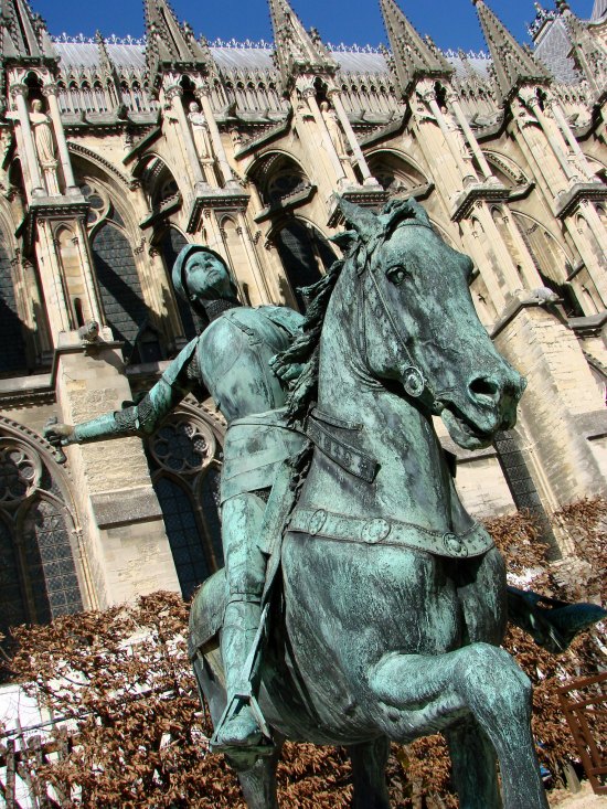 Statue de Jeanne d'Arc, place du Parvis à Reims, par Paul Dubois