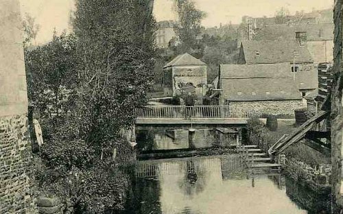 Moulin au bord de l'Ernée