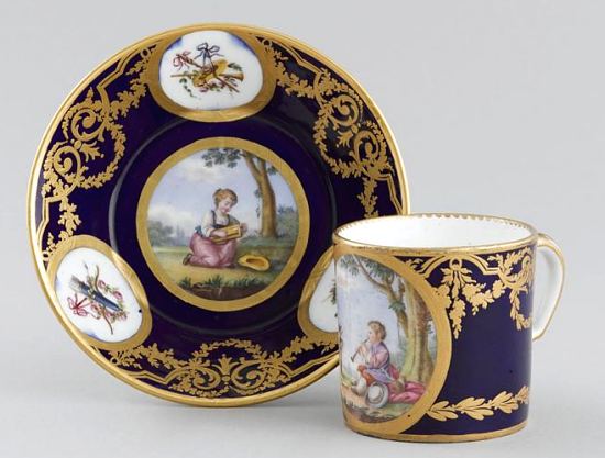 Tasse et soucoupe Litron en porcelaine de Sèvres (1779)