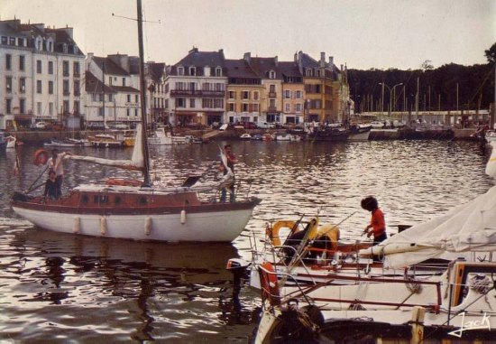Le port du Palais