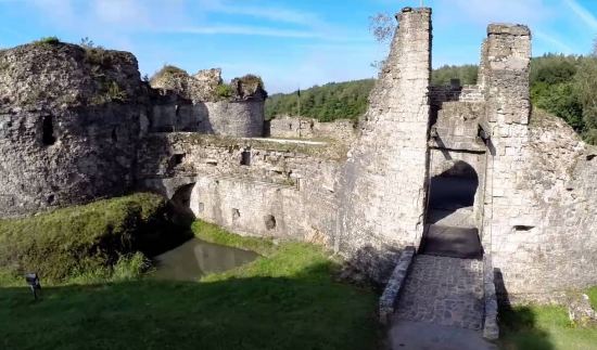 Ruines du château de Montcornet