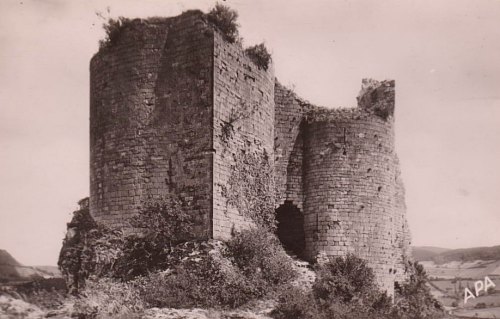 Amour malheureux d’Adalaïs et du chevalier Raymond au château de Penne (Tarn) Ruines-Penne-2