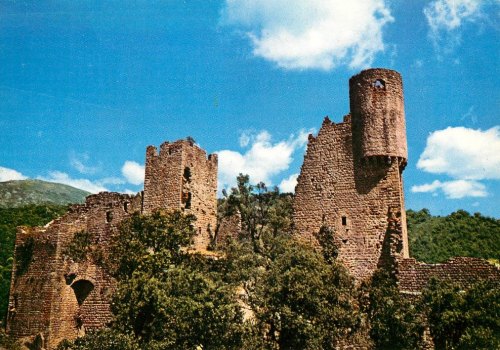 Ruines du château de Ventadour avant travaux (Ardèche)