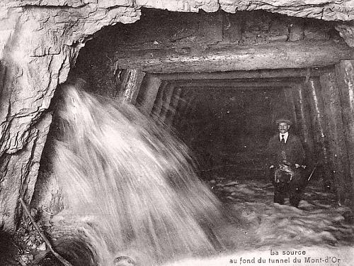 La source au fond du tunnel du Mont-d´Or