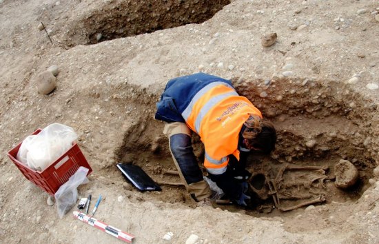 Environ 200 tombes datant de l'époque médiévale et une vingtaine de sépultures datées de l'Antiquité