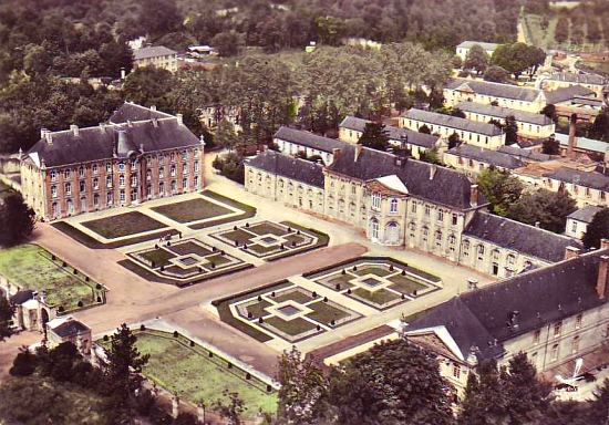 L'abbaye de Prémontré et sa grande cour d'honneur