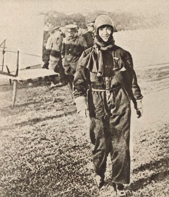 Adrienne Bolland en Argentine. Photographie publiée dans Le Miroir des Sports du 11 août 1921