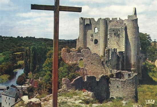 Ruines du château fort d'Angles-sur-l'Anglin