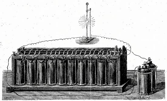 Batterie secondaire Planté. Gravure extraite de Les merveilles de la science ou Description populaire des inventions scientifiques depuis 1870. Supplément, par Louis Figuier (1891)