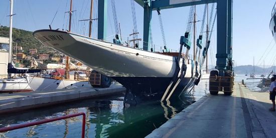 Mise à l'eau du BlackSwan - Port de Grazie, Italie