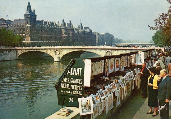 Les bouquinistes Quai de Gesvres. Carte publiée dans les années 1970