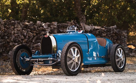 Une Bugatti Type 35C Grand Prix de 1925. Cette voiture domina la compétition automobile pendant plusieurs années et contribua à faire naître la légende Bugatti