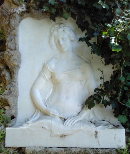Buste de Sophie Cottin érigé à Bagnèes-de-Bigorre
